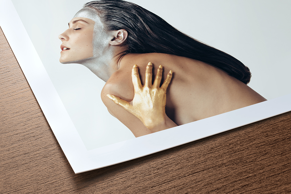 Hahnemühle Photo Pearl 310 paper swatch with smooth pearl finish and bright white base for vivid colours