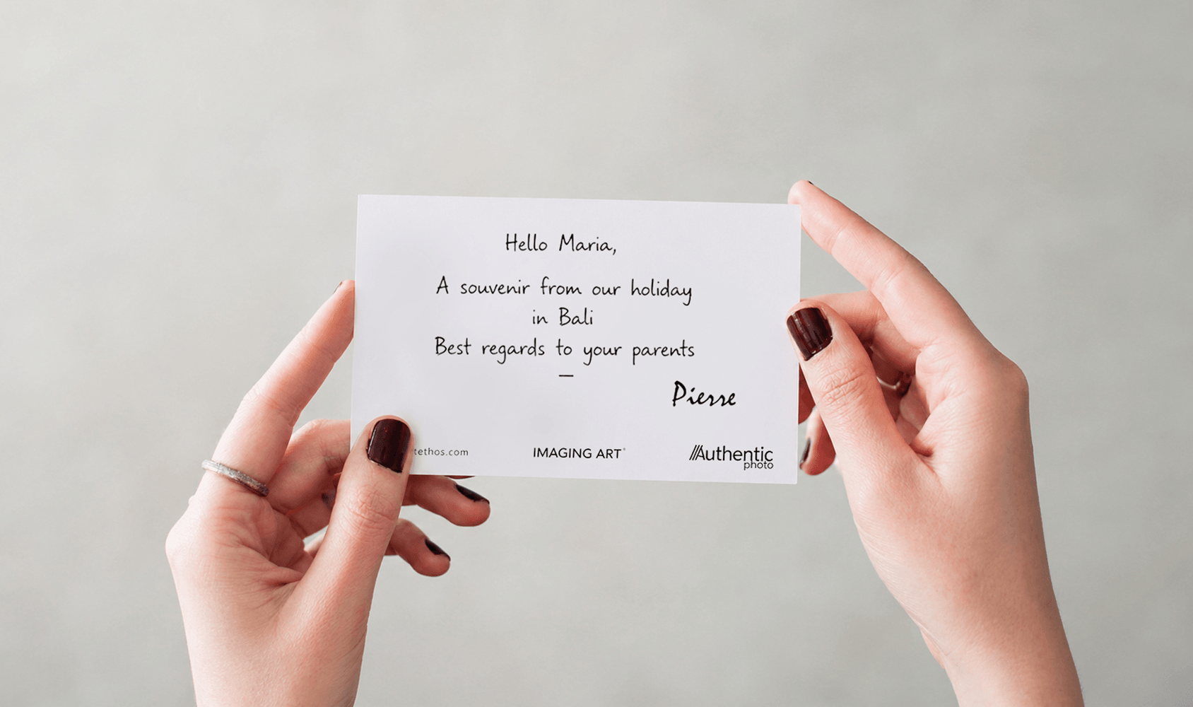 Hands holding personalized gift card with handwritten message for Acrylux Mini delivery